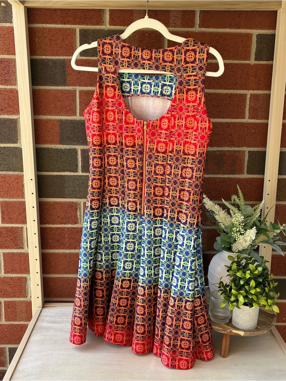 Julian Taylor New York Mid Length Sleeveless Dress Back Cut Out Size
6 - Picture 3 of 8